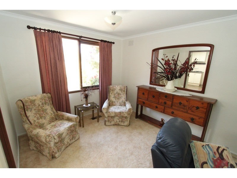 4 Bridges Street, Melton South VIC 3338