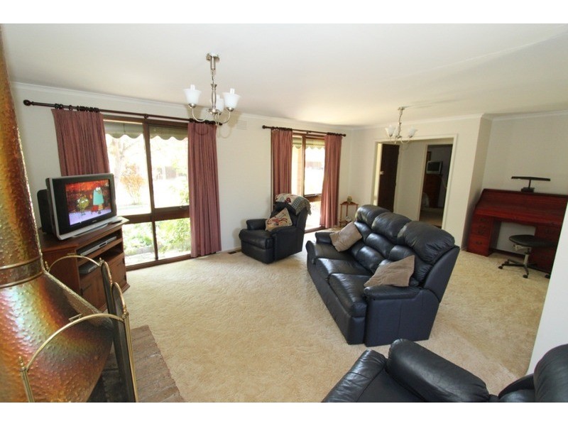 4 Bridges Street, Melton South VIC 3338