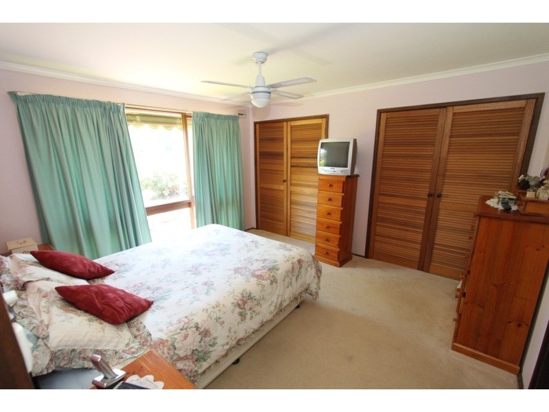 4 Bridges Street, Melton South VIC 3338