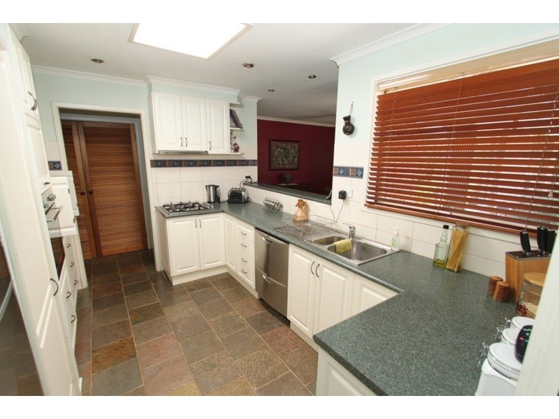 4 Bridges Street, Melton South VIC 3338