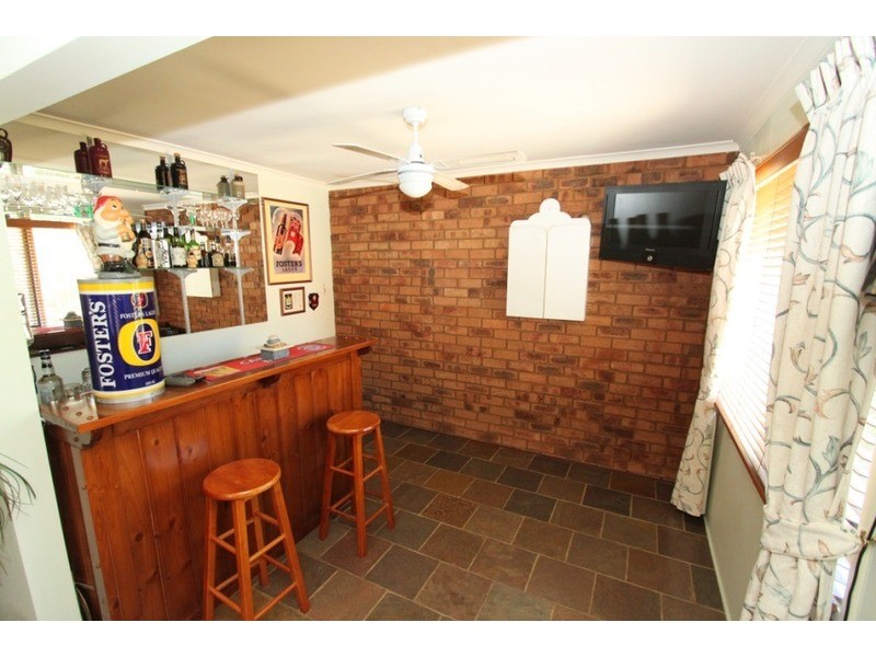 4 Bridges Street, Melton South VIC 3338