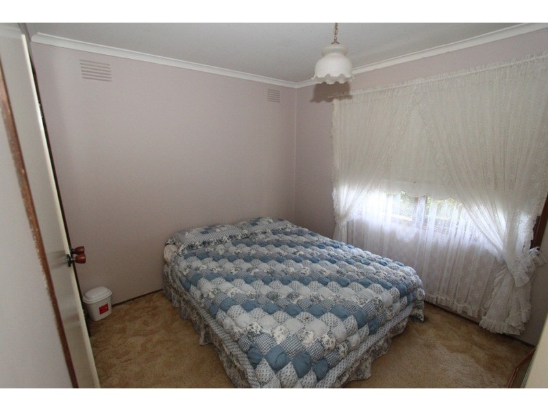 4 Bridges Street, Melton South VIC 3338