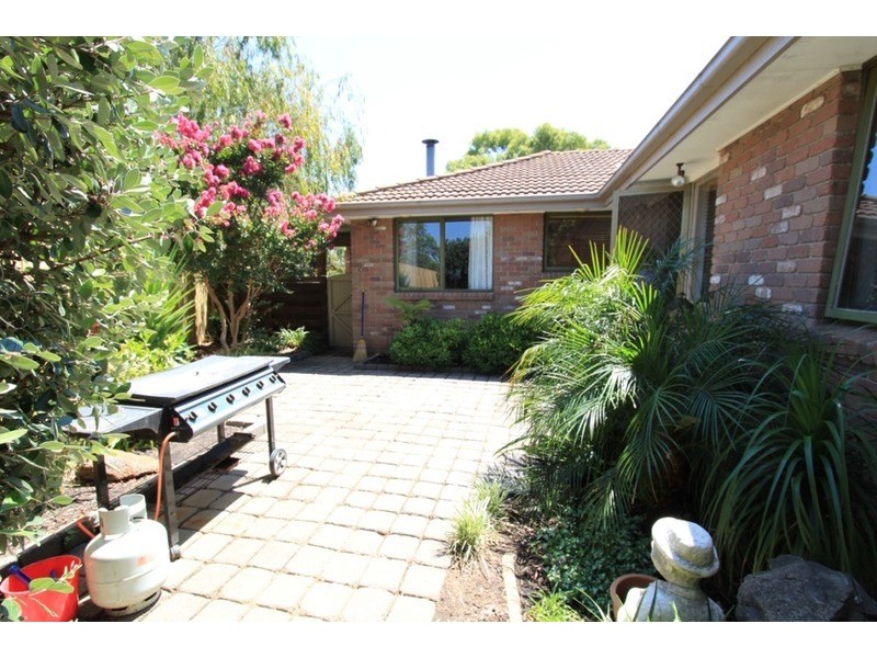 4 Bridges Street, Melton South VIC 3338