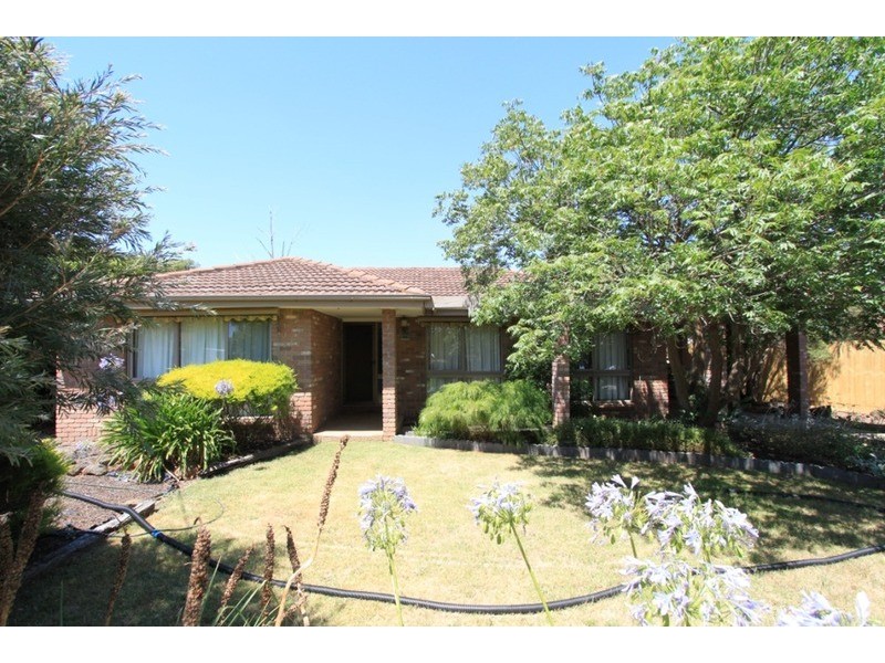 4 Bridges Street, Melton South VIC 3338