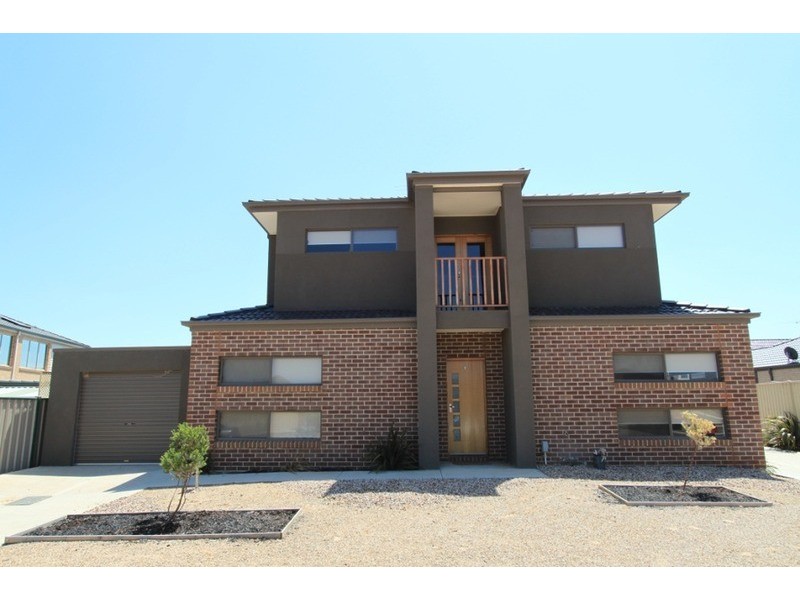 1/3 Borrowdale Road, Melton West VIC 3337