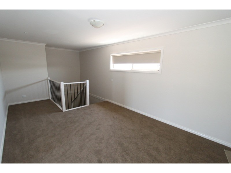 1/3 Borrowdale Road, Melton West VIC 3337