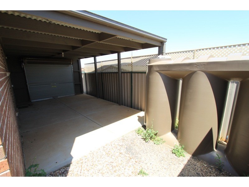 1/3 Borrowdale Road, Melton West VIC 3337