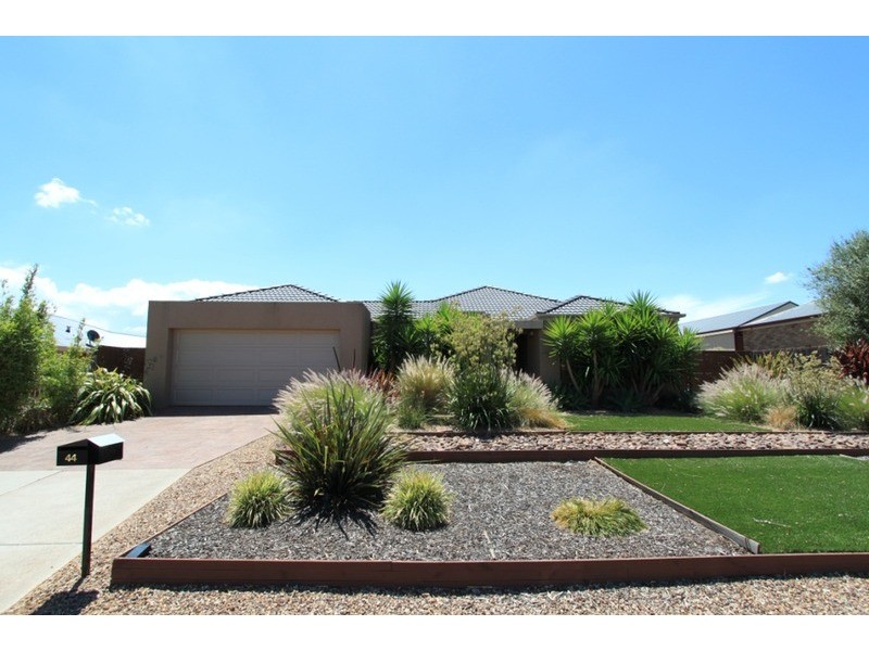 44 Meadowglen Drive, Melton West VIC 3337