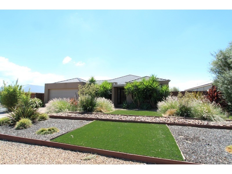 44 Meadowglen Drive, Melton West VIC 3337