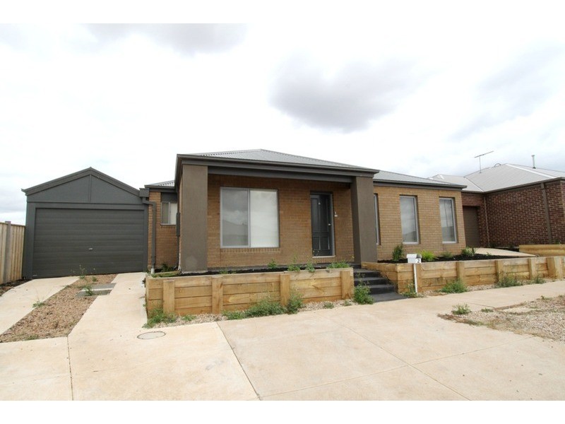 2 Kate Avenue, Melton West VIC 3337