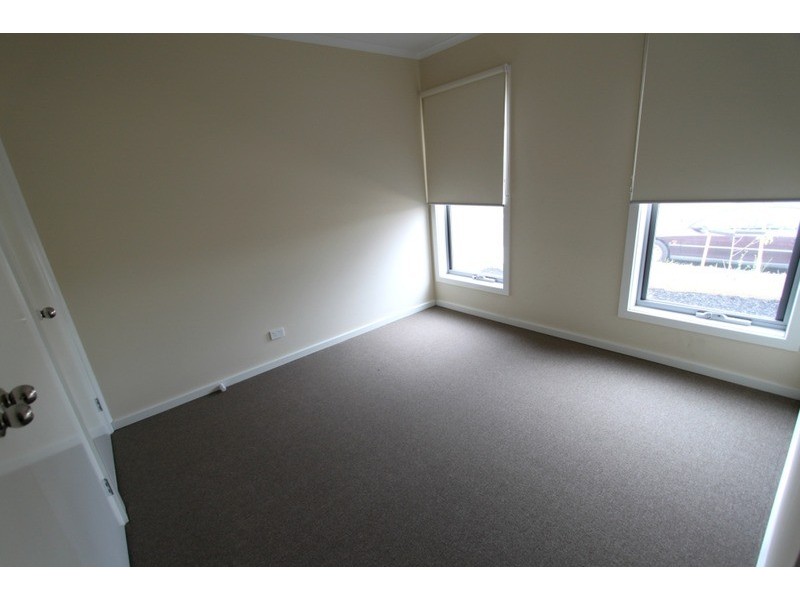 2 Kate Avenue, Melton West VIC 3337