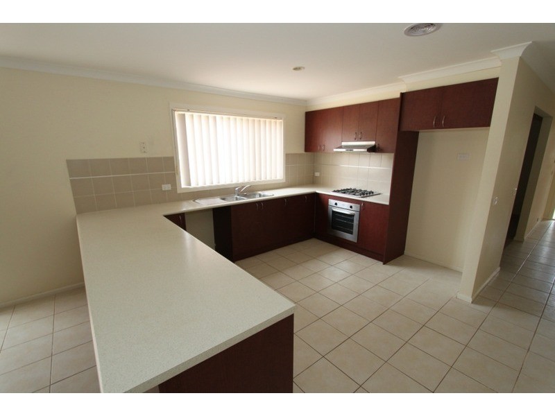 3 Wetherby Place, Melton West VIC 3337