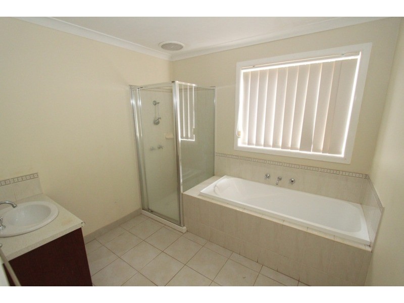 3 Wetherby Place, Melton West VIC 3337