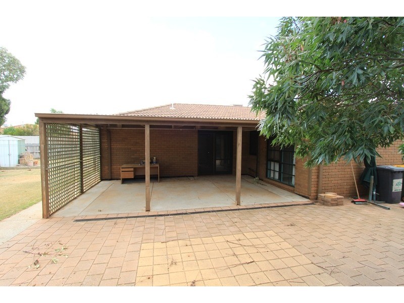 9 Lloyd Court, Brookfield VIC 3338