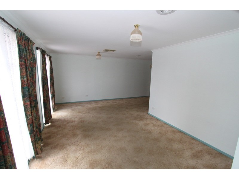 9 Lloyd Court, Brookfield VIC 3338
