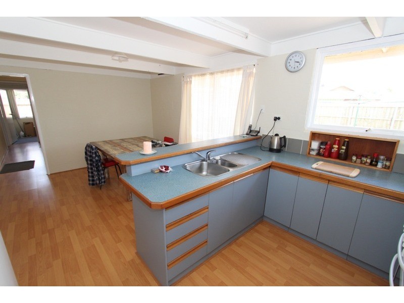 1  Berkley  Place, Melton VIC 3337