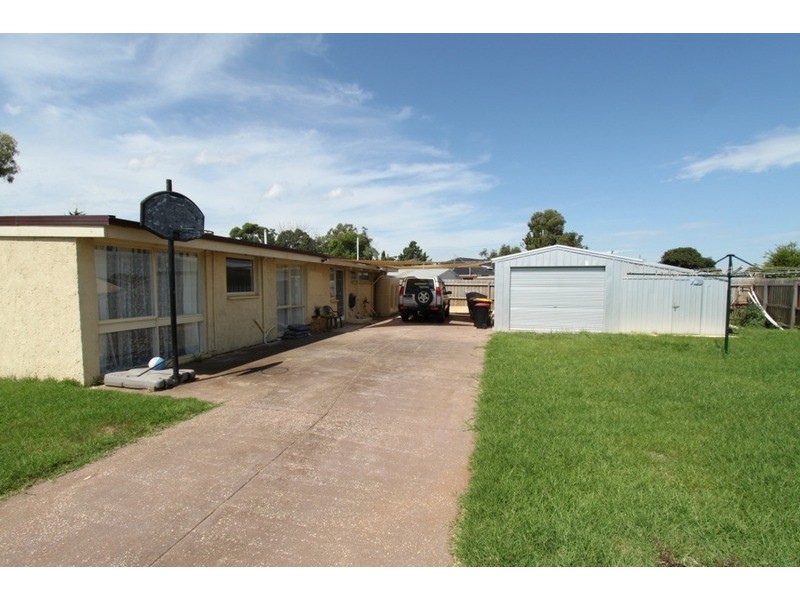 1  Berkley  Place, Melton VIC 3337