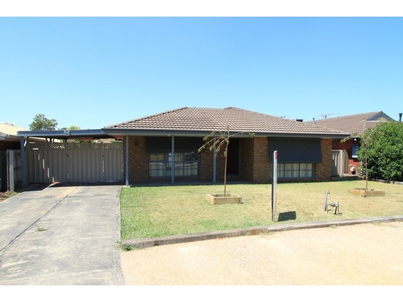 11 Peart Court, Brookfield VIC 3338
