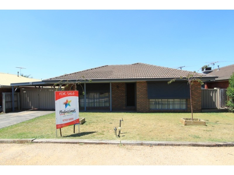 11 Peart Court, Brookfield VIC 3338