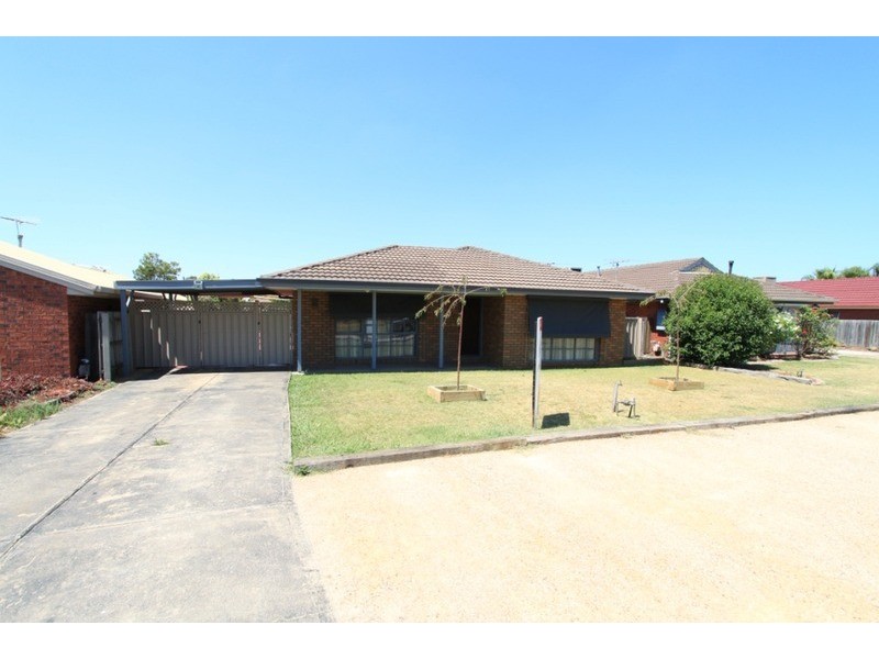 11 Peart Court, Brookfield VIC 3338