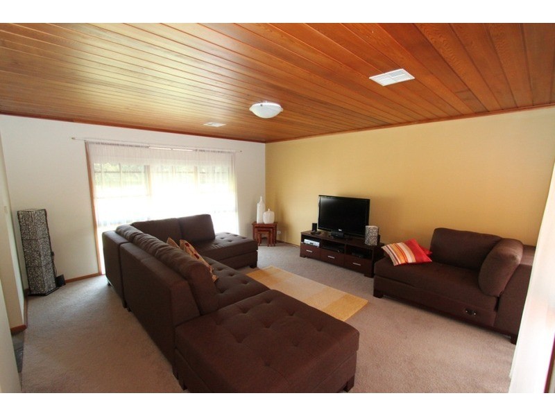 11 Peart Court, Brookfield VIC 3338