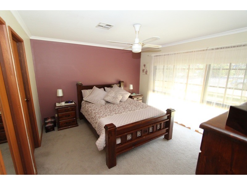 11 Peart Court, Brookfield VIC 3338