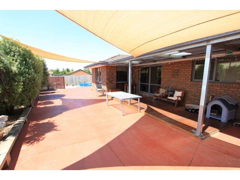 11 Peart Court, Brookfield VIC 3338