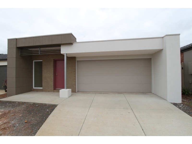 9 Clare Street, Brookfield VIC 3338