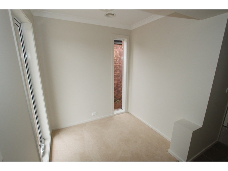 9 Clare Street, Brookfield VIC 3338