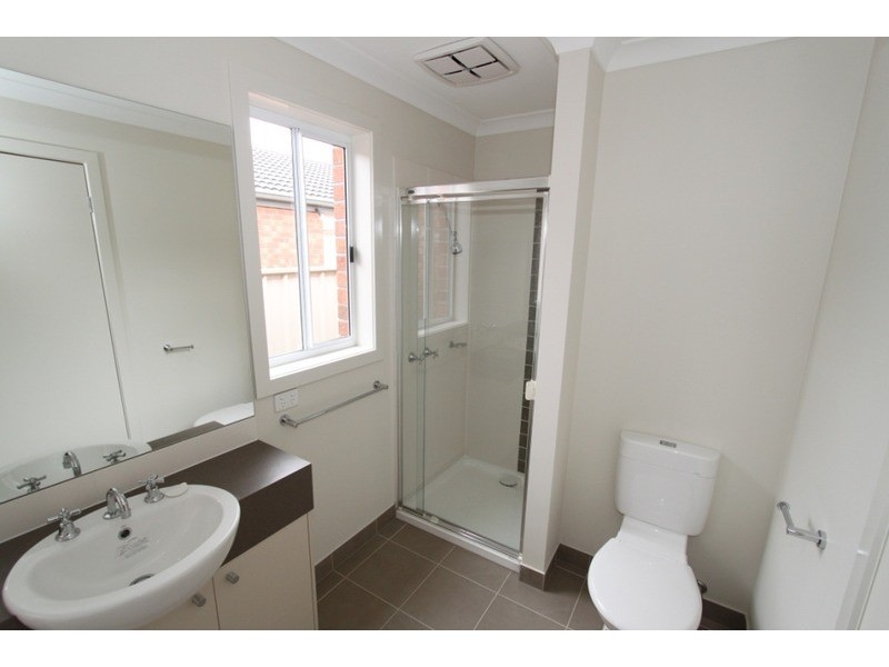 9 Clare Street, Brookfield VIC 3338