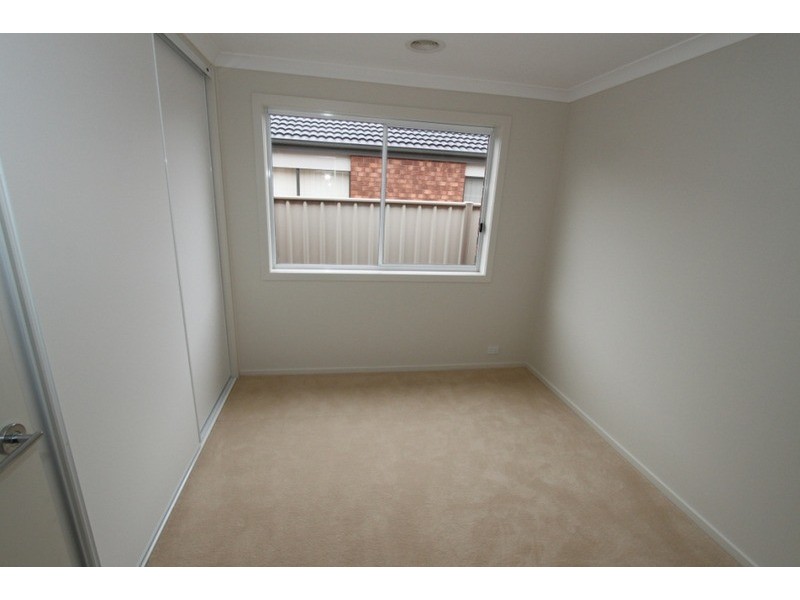 9 Clare Street, Brookfield VIC 3338