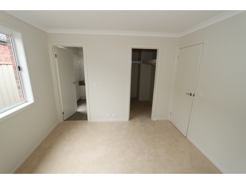 9 Clare Street, Brookfield VIC 3338
