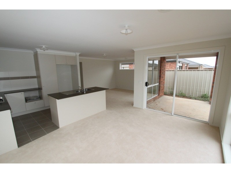 9 Clare Street, Brookfield VIC 3338