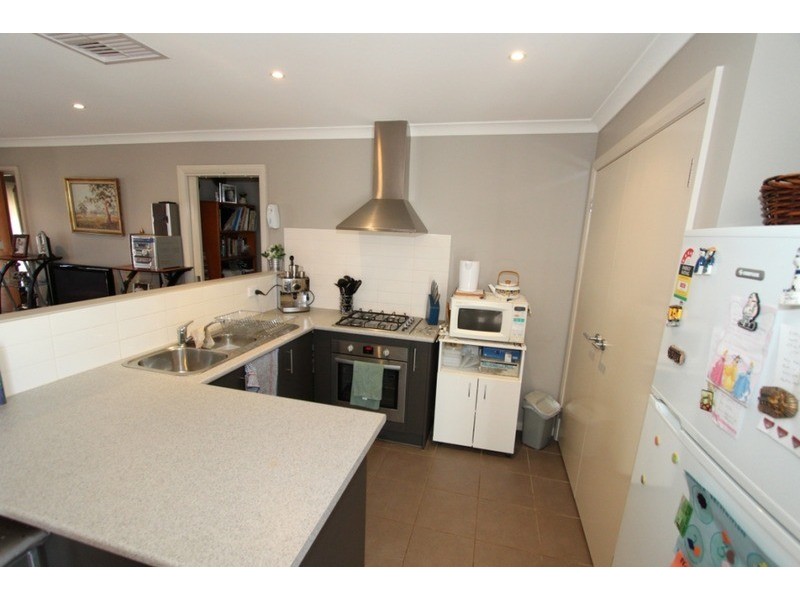 3 Petrea  Place, Melton VIC 3337