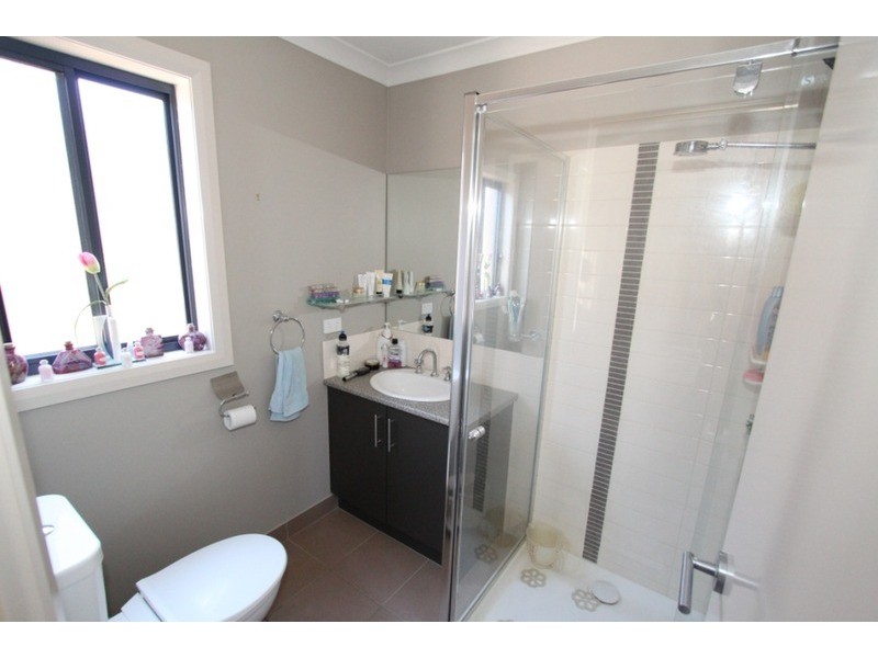 3 Petrea  Place, Melton VIC 3337