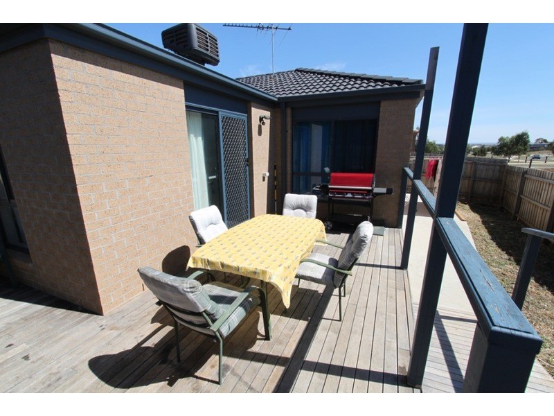 3 Petrea  Place, Melton VIC 3337