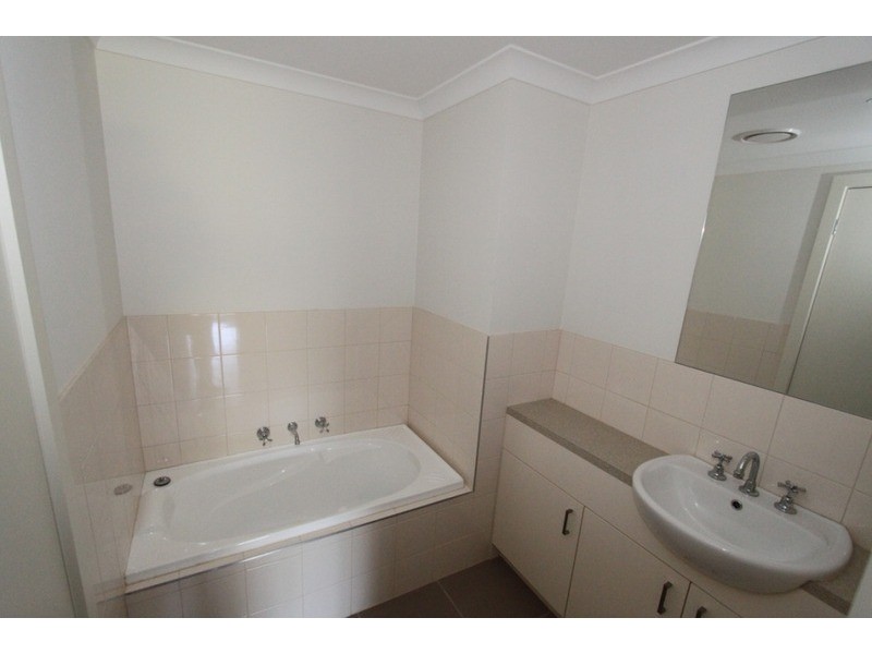 5/9 Petrea Place, Melton West VIC 3337