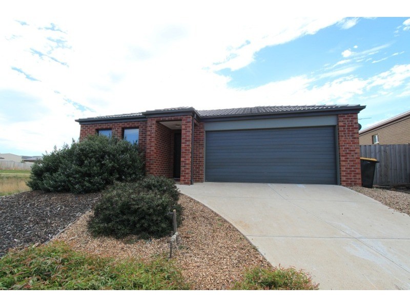 22 Koonawarra Drive, Melton West VIC 3337