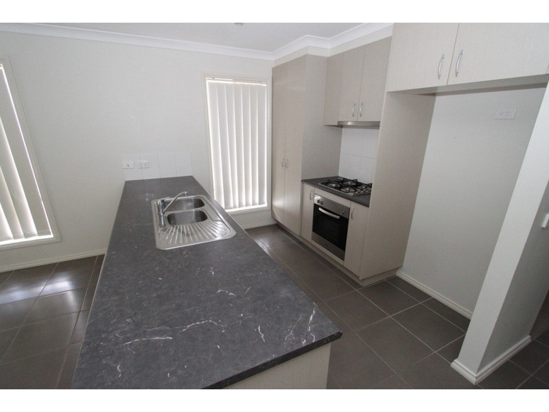 22 Koonawarra Drive, Melton West VIC 3337