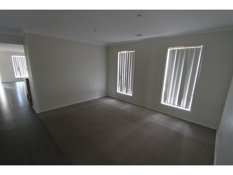 22 Koonawarra Drive, Melton West VIC 3337