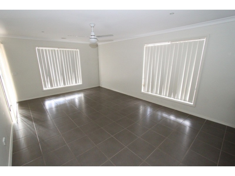 22 Koonawarra Drive, Melton West VIC 3337