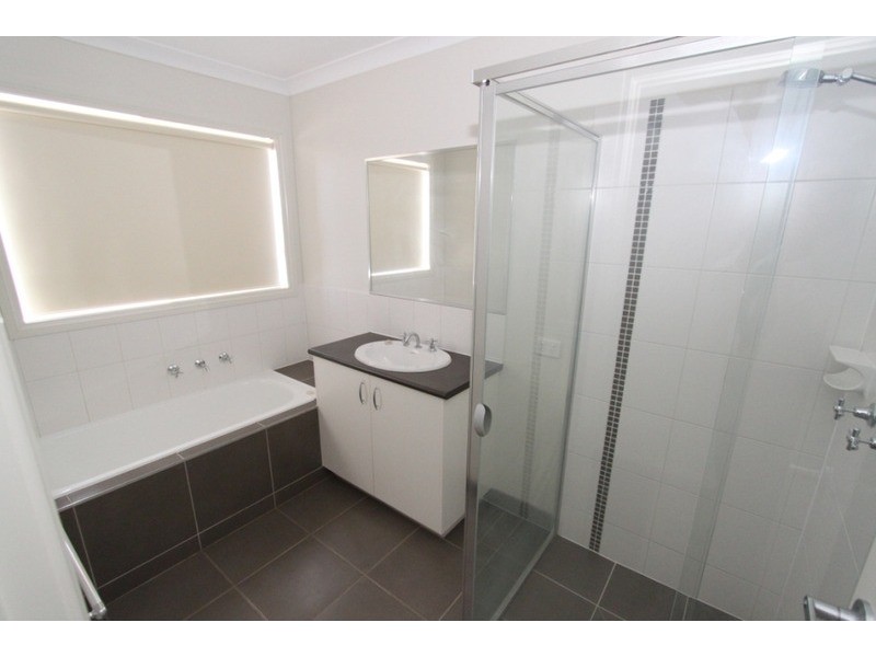 22 Koonawarra Drive, Melton West VIC 3337