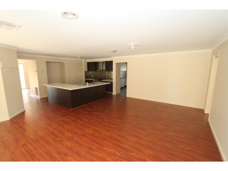 26 Lomandra Bowl, Melton West VIC 3337