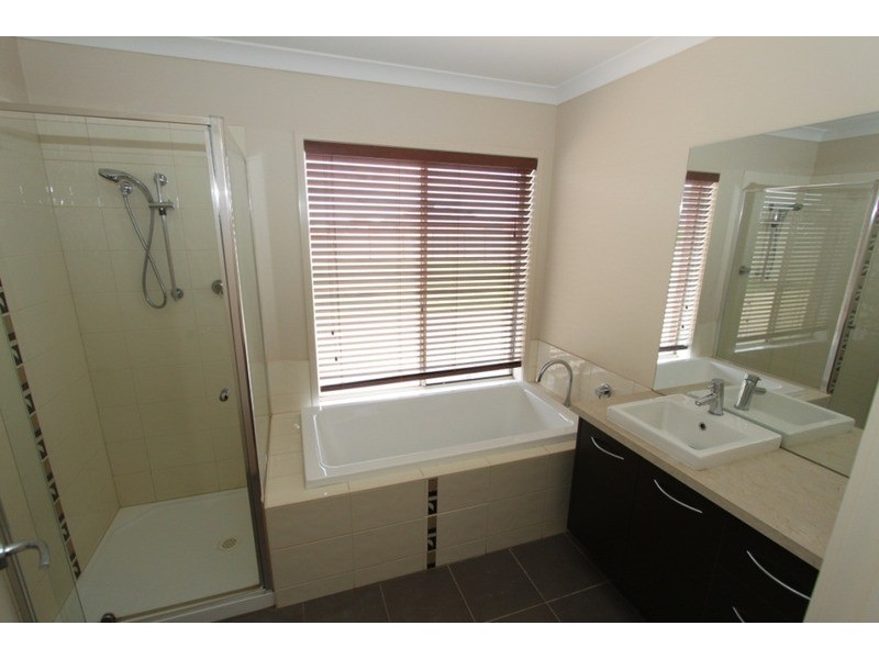 26 Lomandra Bowl, Melton West VIC 3337