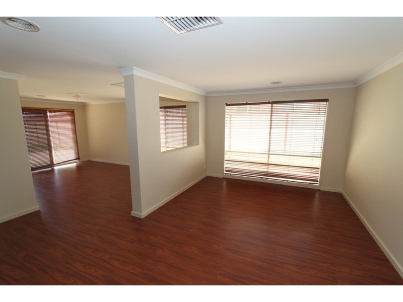 26 Lomandra Bowl, Melton West VIC 3337
