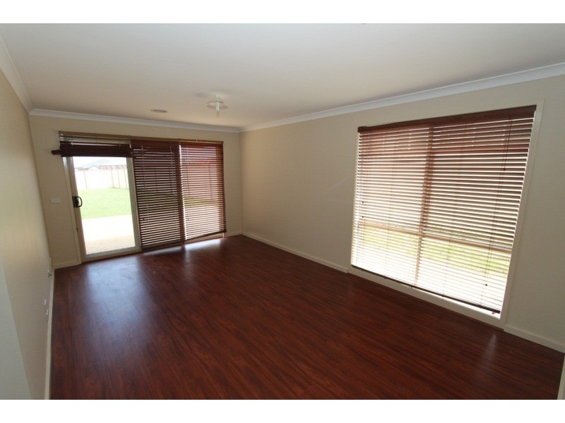 26 Lomandra Bowl, Melton West VIC 3337