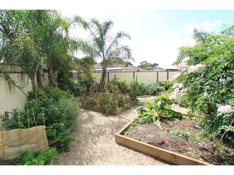 5 Patricia Place, Melton West VIC 3337