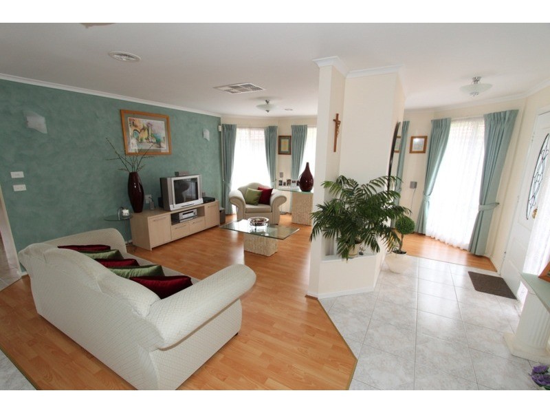 294 Centenary Avenue, Melton West VIC 3337