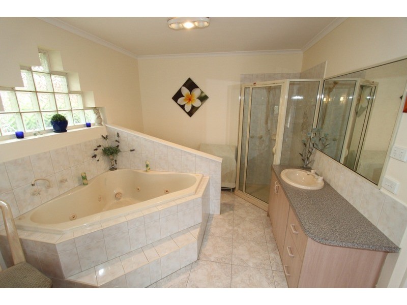 294 Centenary Avenue, Melton West VIC 3337