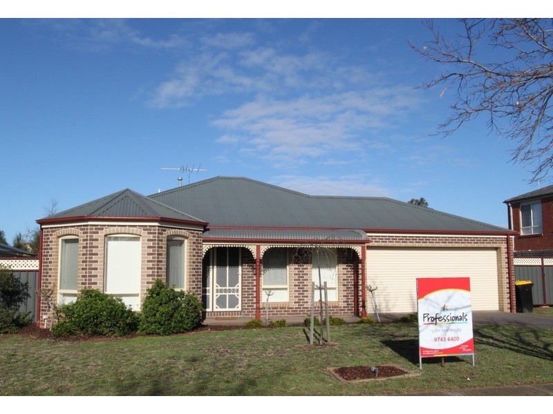 4 Dunrossil Court, Brookfield VIC 3338